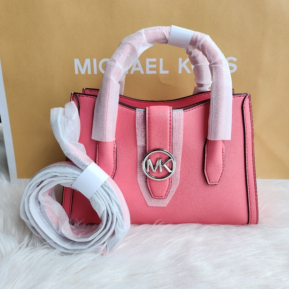 Michael Kors Handbags - 🎁👛Crossbody bag Michael kors small original brand new
